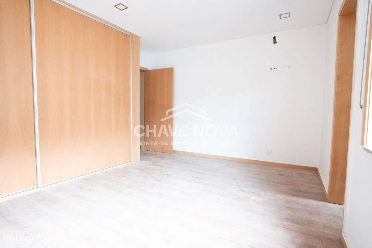 Moradia T3+1 situada em Laborim junto a A1 e Avenida da República - Grande imagem: 5/21