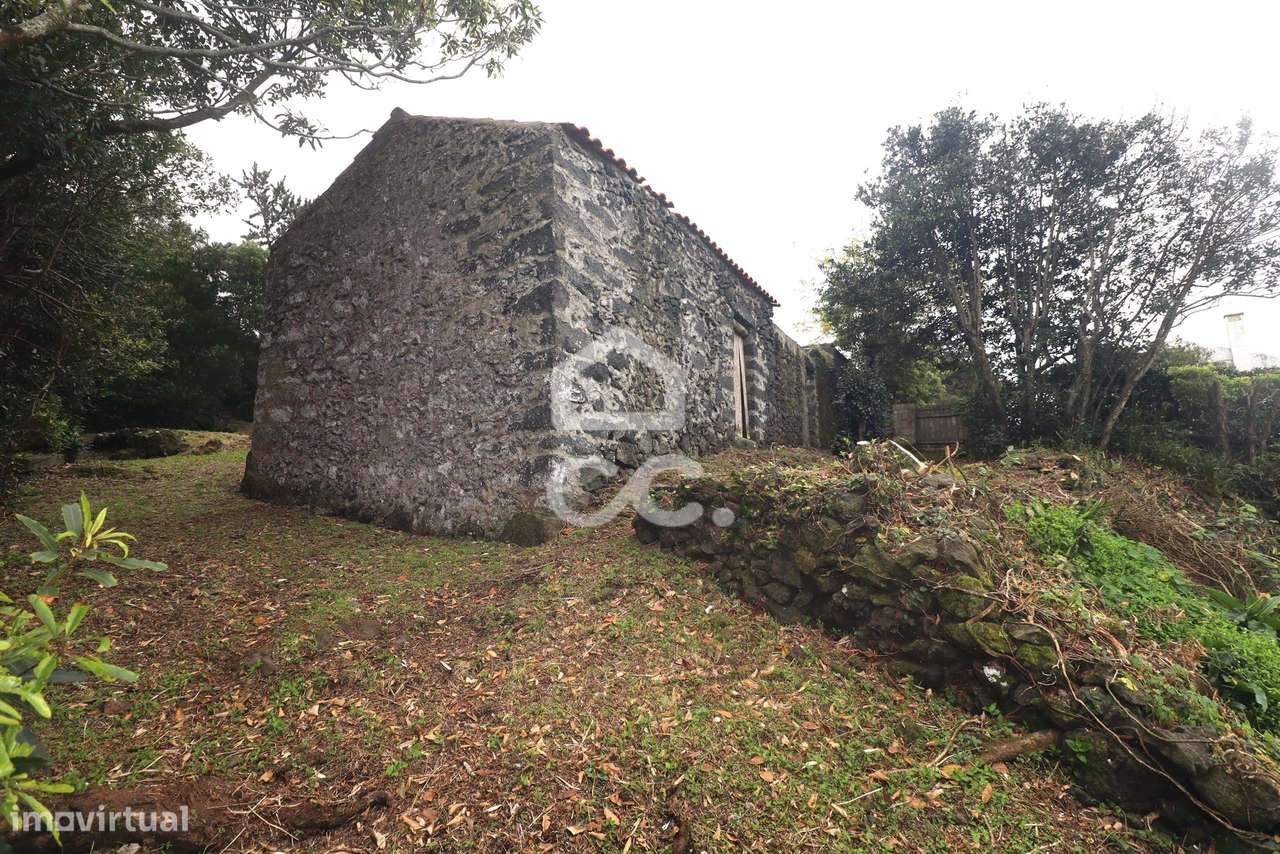 Terreno com 7040m2 - Rabo de Peixe - Ribeira Grande - Grande imagem: 4/24