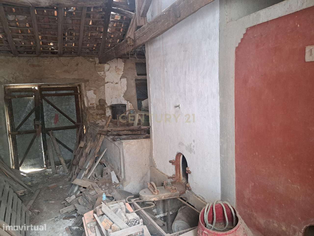 Casa e adega para Recuperação em Tojal, Alenquer. - Grande imagem: 5/11