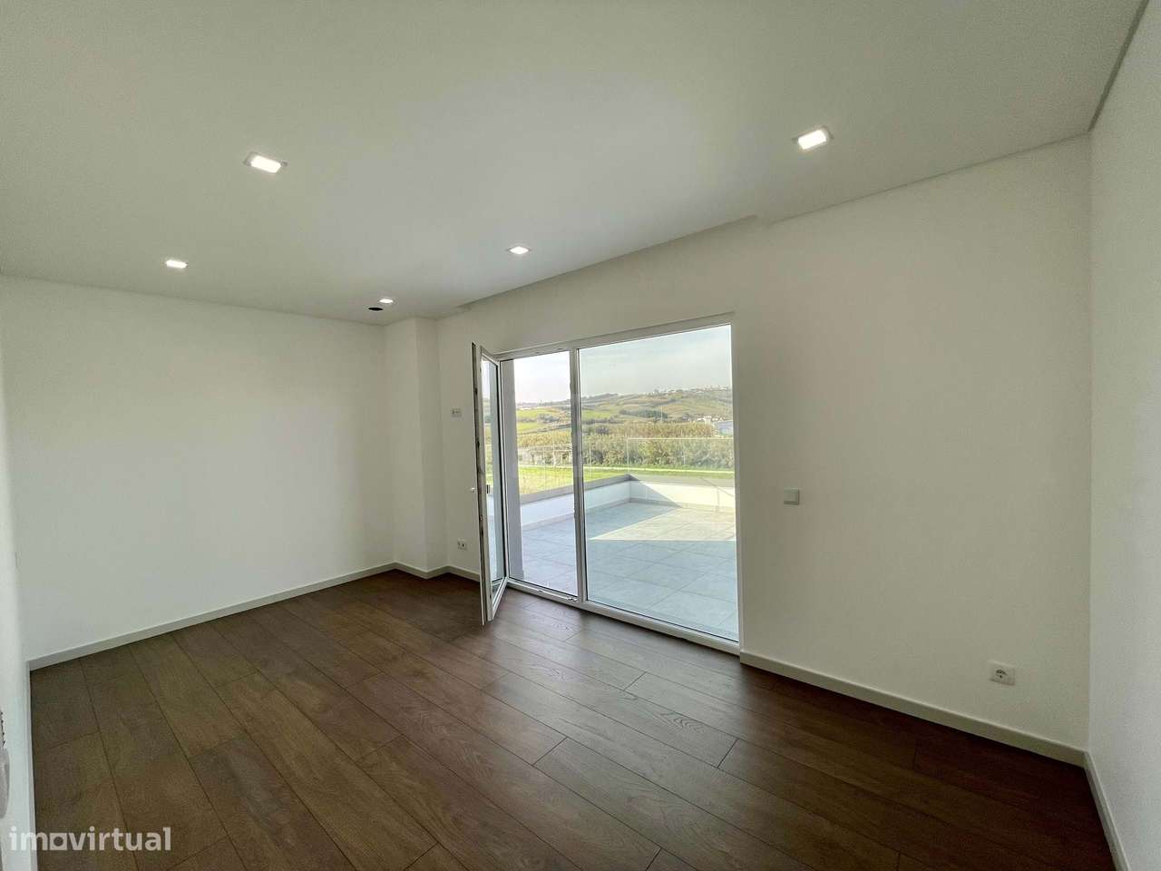 Moradia T4 | Quatro suites | Elevador | Garagem | Lourinhã | Praia da-26
