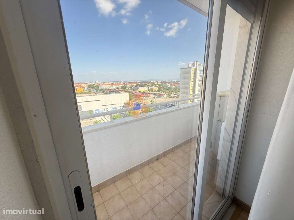 Excelente T3 c/Box fechada e arrecadação no coração do Feijó | Área...-15