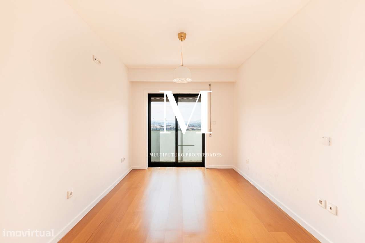 Valongo | Apartamento T2 | Varanda | Box 2 viaturas | Arrumos-12