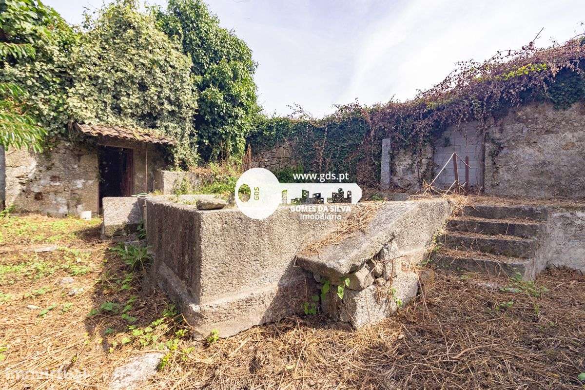 Ruínas em Esporões com terreno de 6.611m2 em área de construção-15