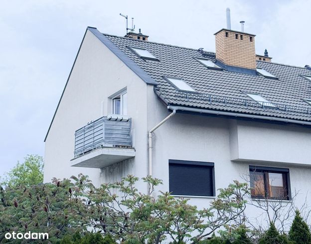 Dwupoziomowe mieszkanie z balkonem i garażem-0