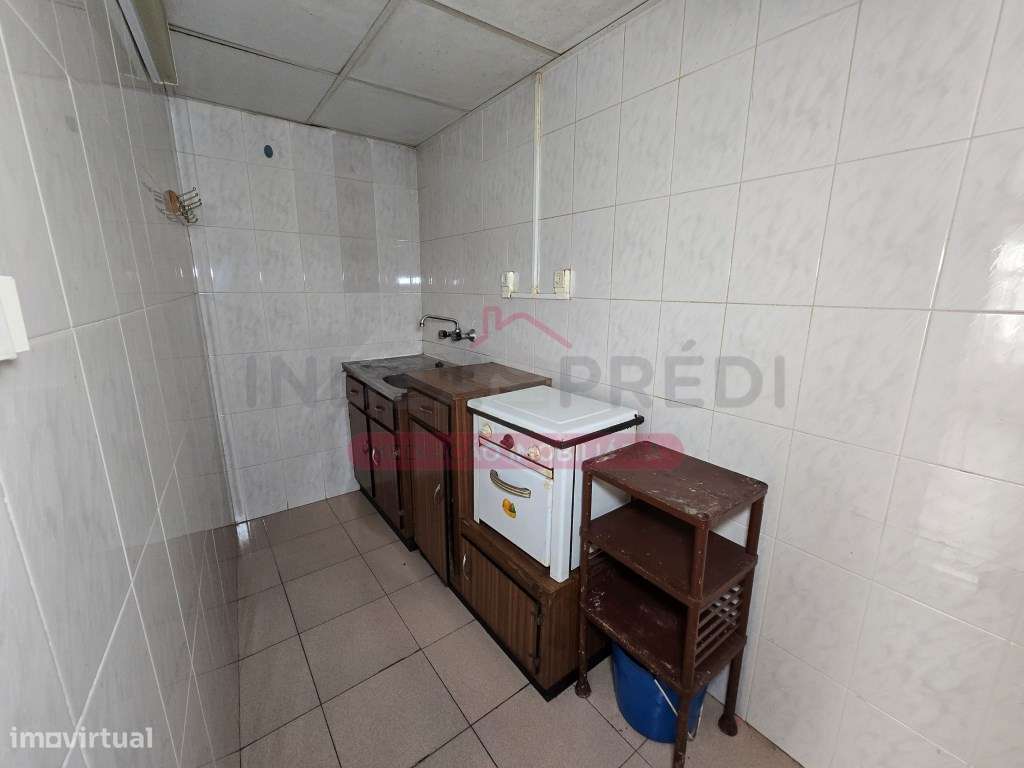 Prédio com varias frações Autónomas - Venda Judicial - Guarda-21