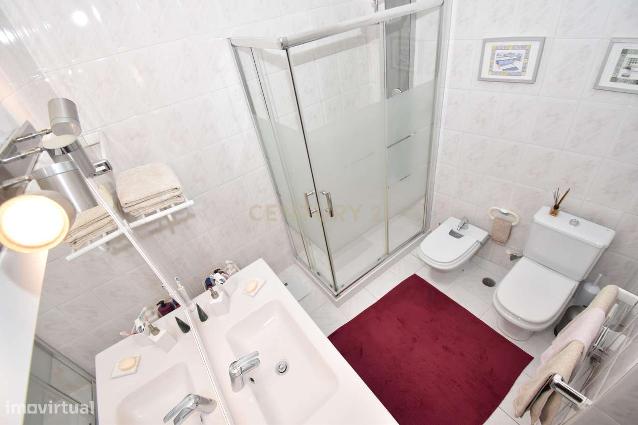 O Refúgio Perfeito entre o Mar e a Cidade. T3 Renovado na Costa da Cap-17