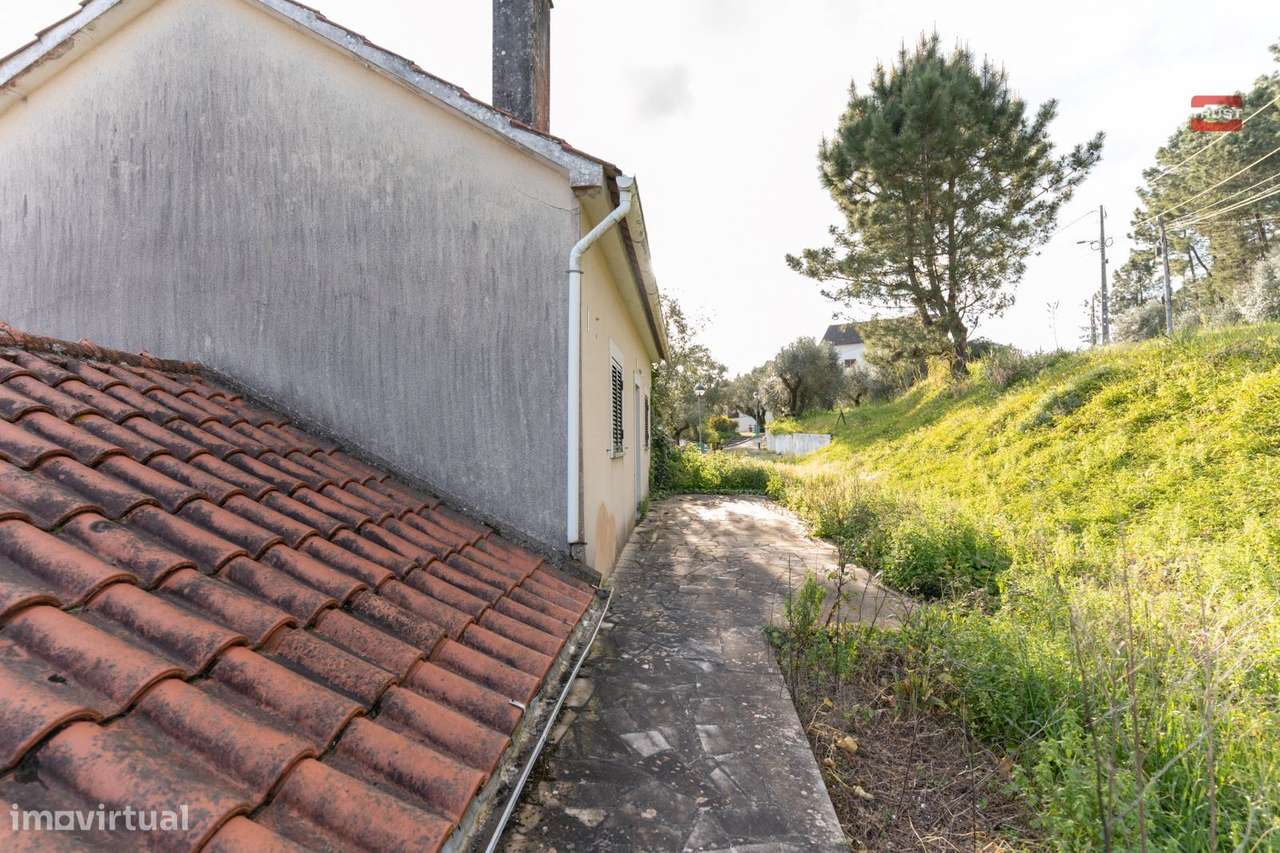 MORADIA T2 RES DO CHÃO E 1ºANDAR COM GARAGEM EM VALES OLIVAL - Grande imagem: 4/22