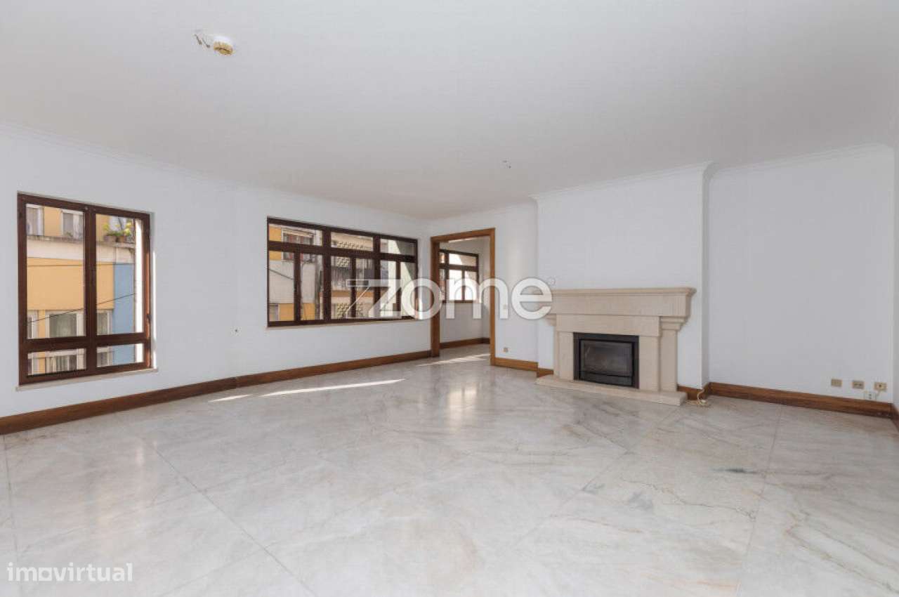 Apartamento T3 localizado na Rua Saragoça em Coimbra - Grande imagem: 5/24