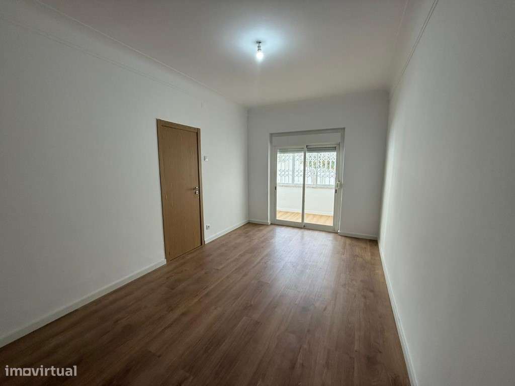 Apartamento T2 totalmente remodelado, com excelente área exterior -...-7