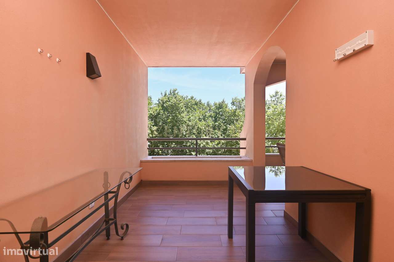 Apartamento Renovado em Cascais com Terraço e Garagem-15