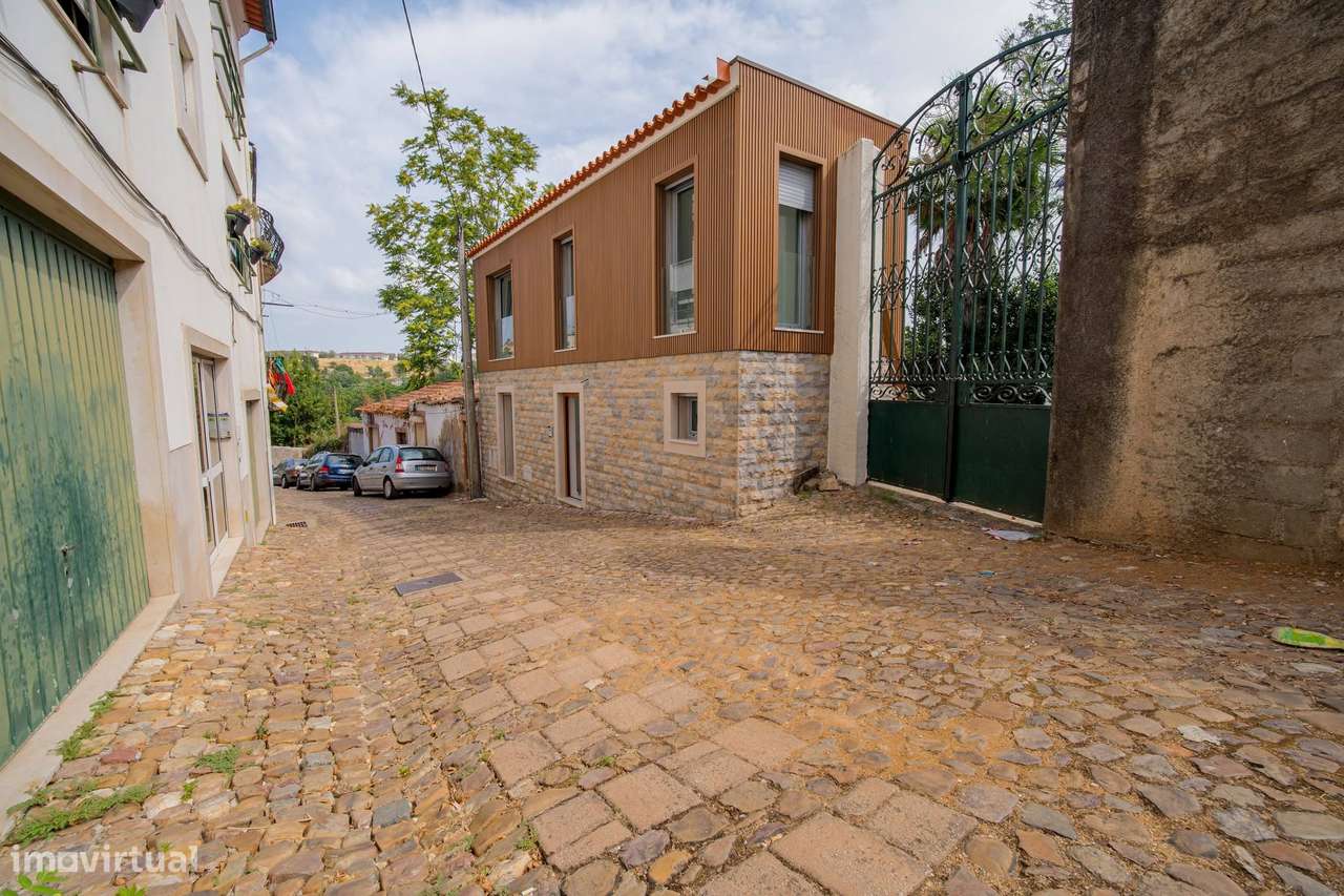 Moradia T2 Totalmente Renovada no Centro de Coimbra-8