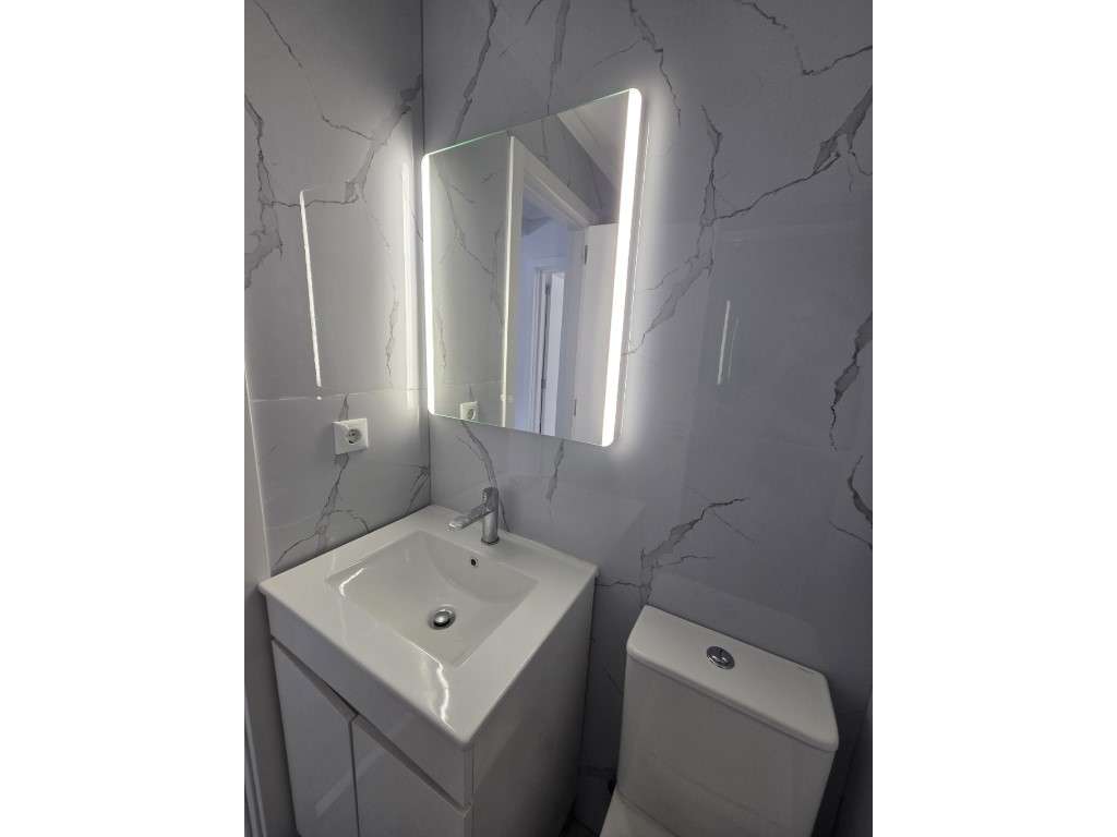 Apartamento T2 renovado em Benfica-18