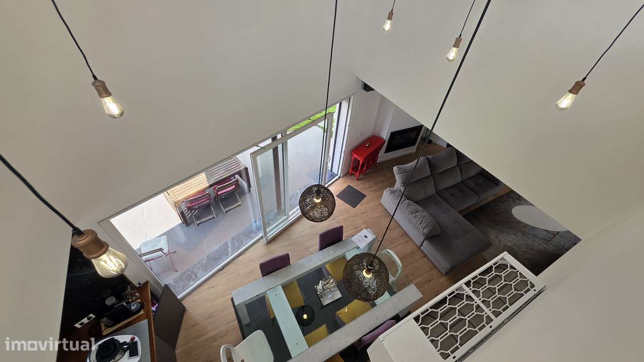 Viva numa moradia T4 isolada com jardim e vista mar-13