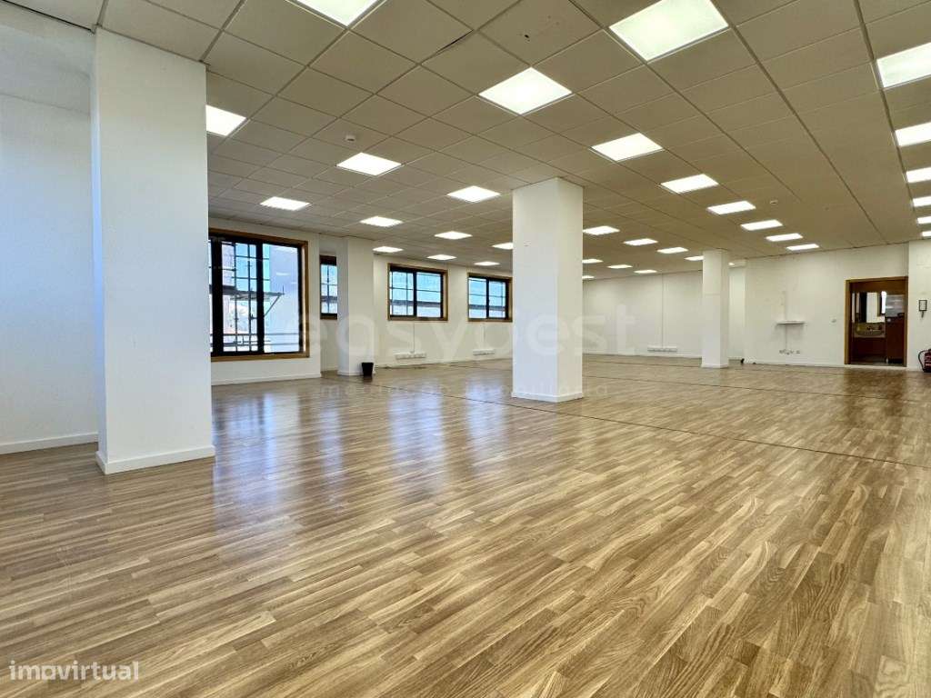 Escritório de 202 m2 com 6 estacionamentos frente WTC em Carnaxide - Grande imagem: 3/33