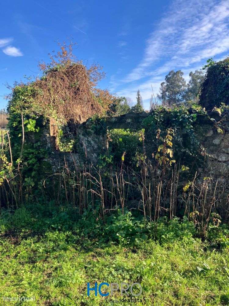 Vende-se Ruínas em Sande, Guimarães-0