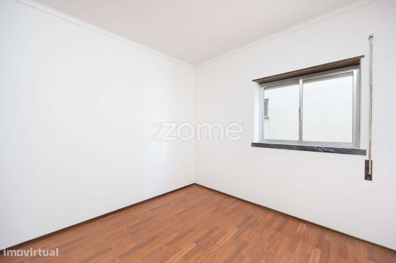 Apartamento T2 no Centro de Porto de Mós-10