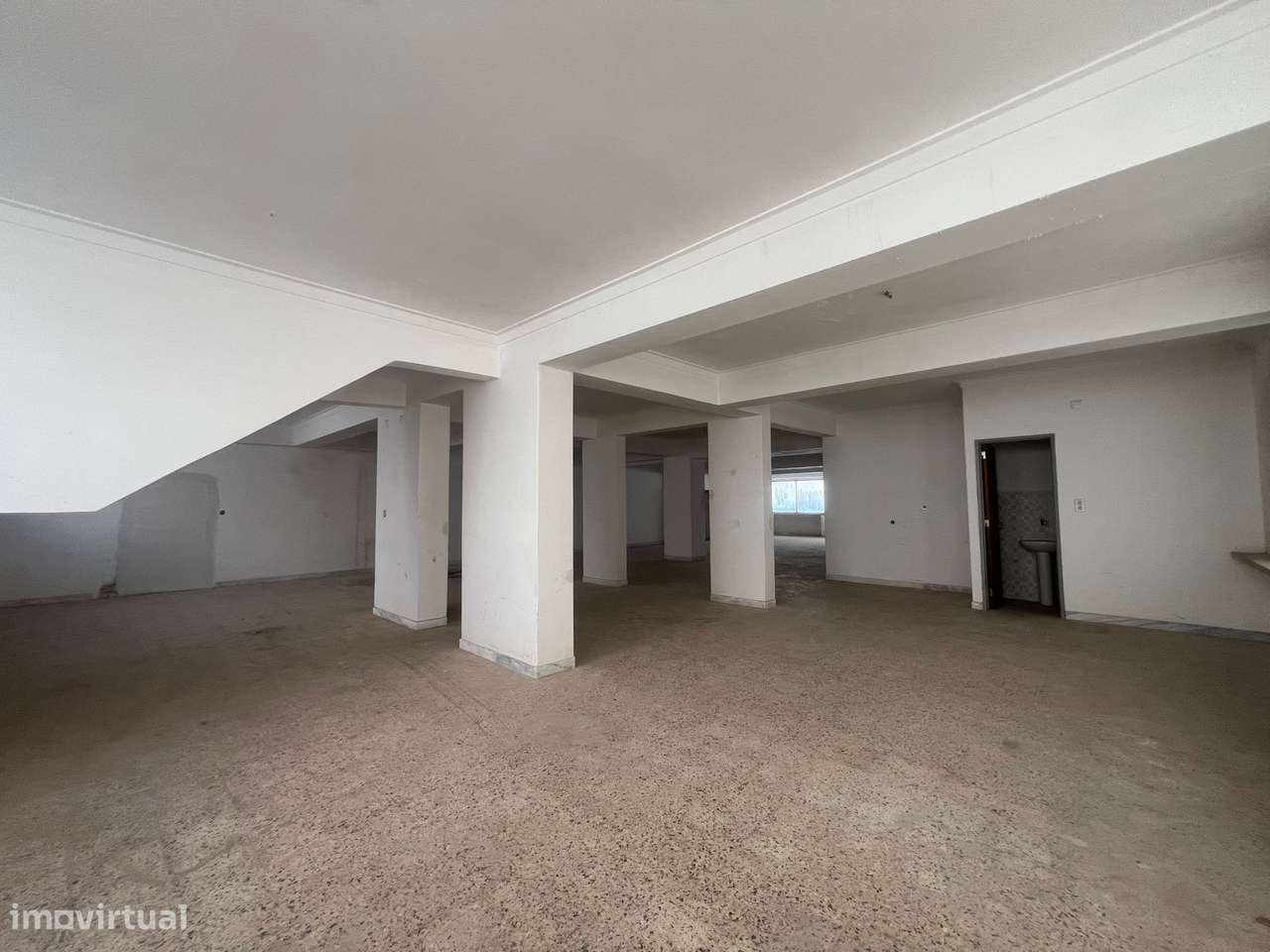 Loja/Armazem no Cacém-5