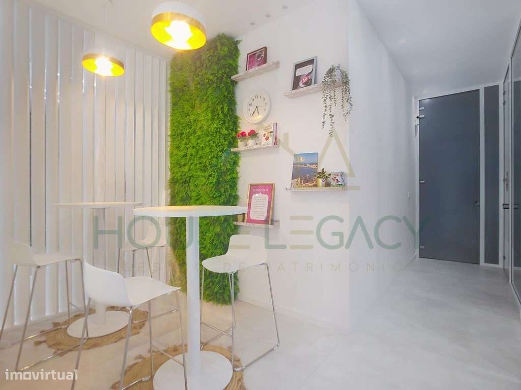 Loja versátil, luminosa e adaptável a várias atividades-23