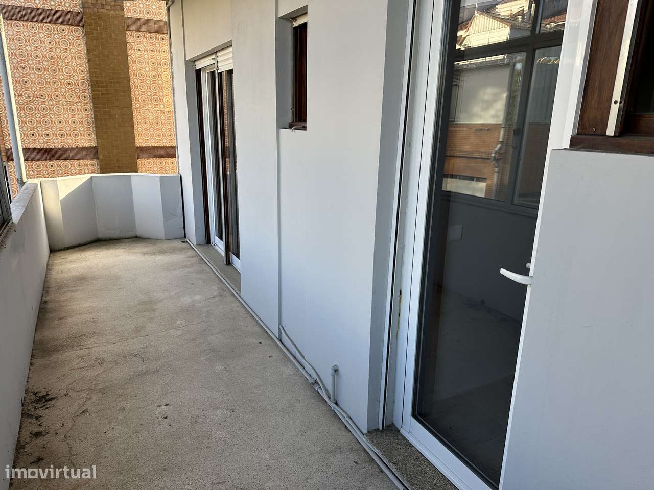 Apartamento T2+1 renovado, com garagem, em boa localização-3