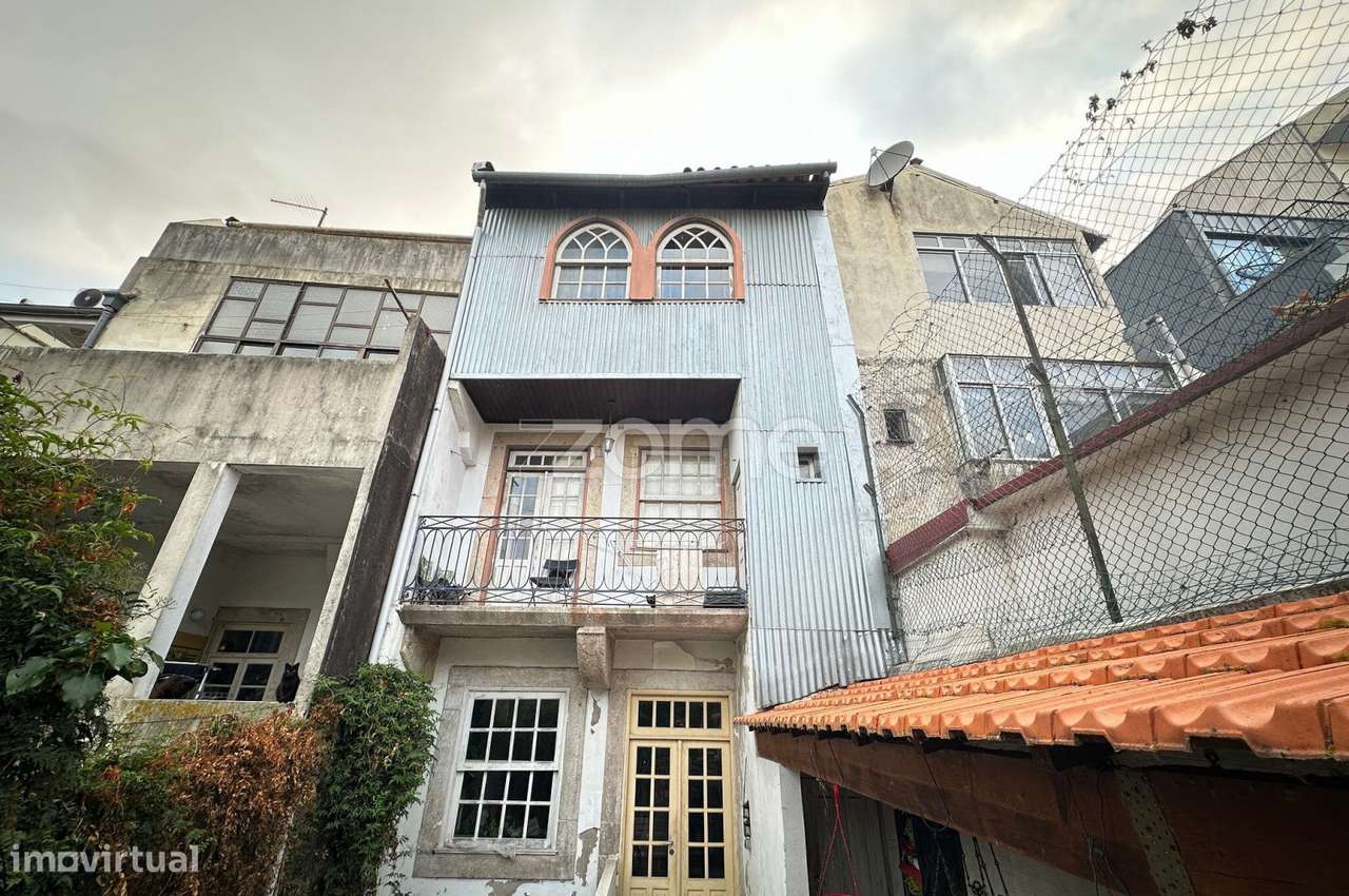 Predio Singular Na Rua Do Almada No Porto