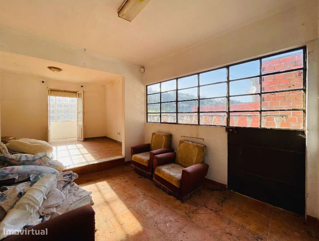 Moradia em banda M2 em zona de Almalagues - Grande imagem: 5/8