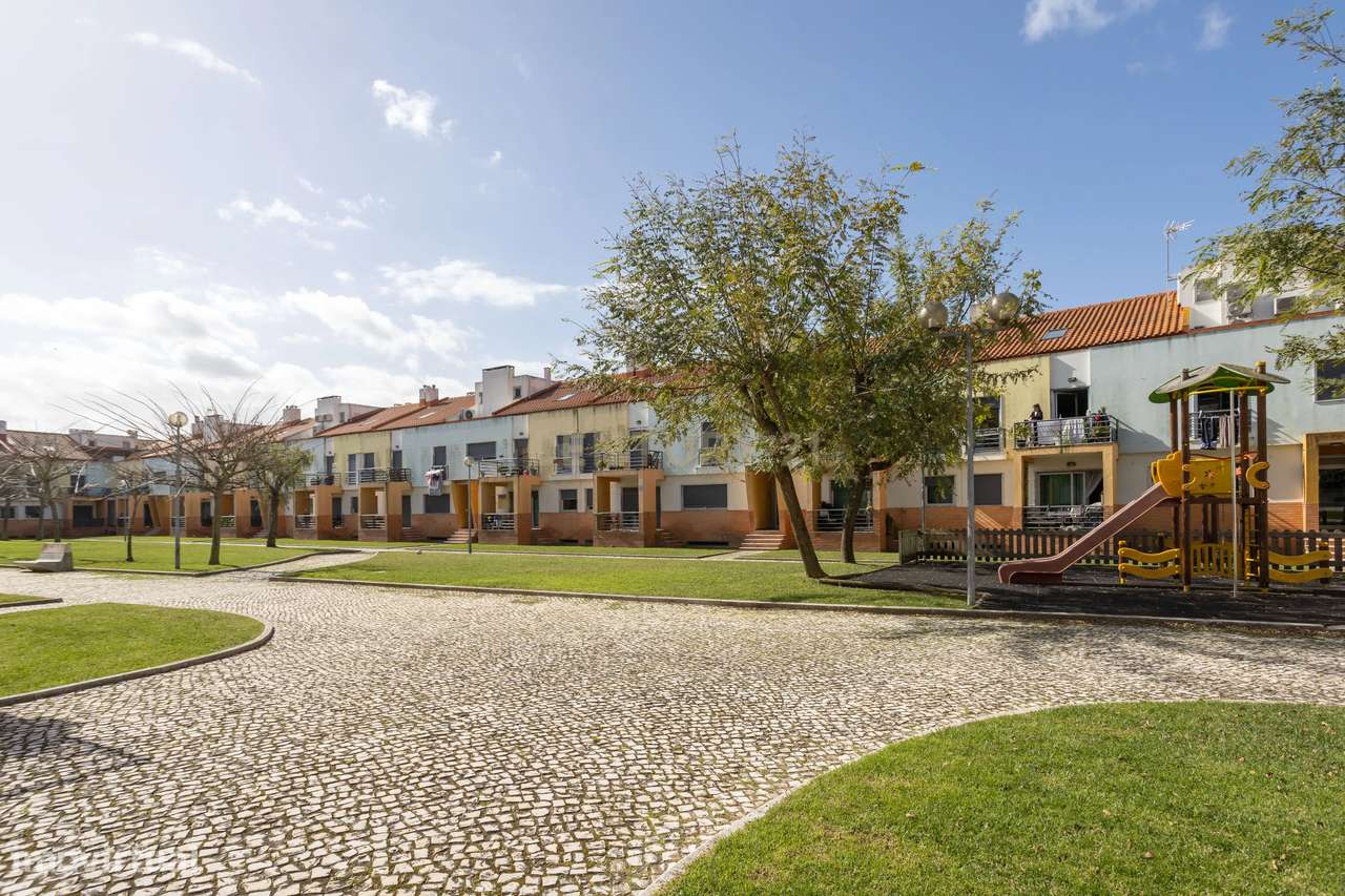 T2 c/parqueamento e arrecadação em Condomínio Privado - Alhos Vedros-32