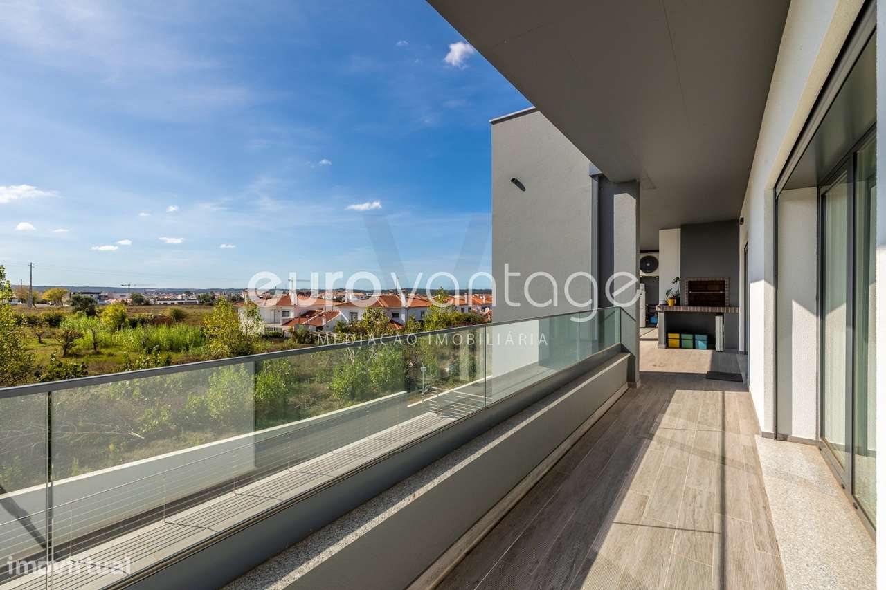 Apartamento T3 de Excelentes áreas-30