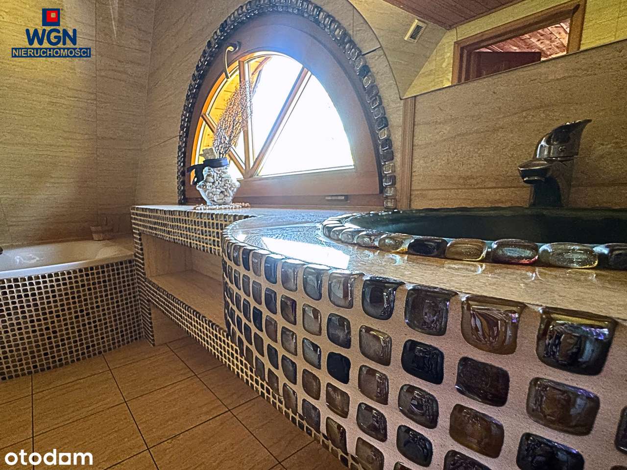 Klimatyczny dom drewniany z zadbanym ogrodem w Polanicy-Zdrój.-13