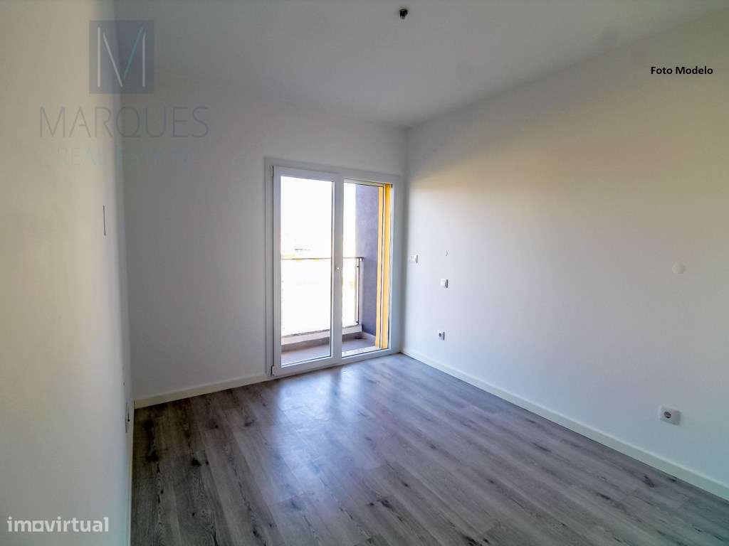 Apartamento T3 Duplex com Estacionamento e Arrumos em Vale Milhaços...-12