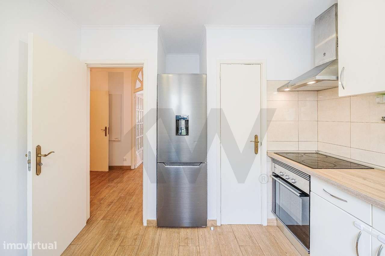 Moradia T3 em banda no Alto do Lagoal — luz natural, espaço e funciona-7