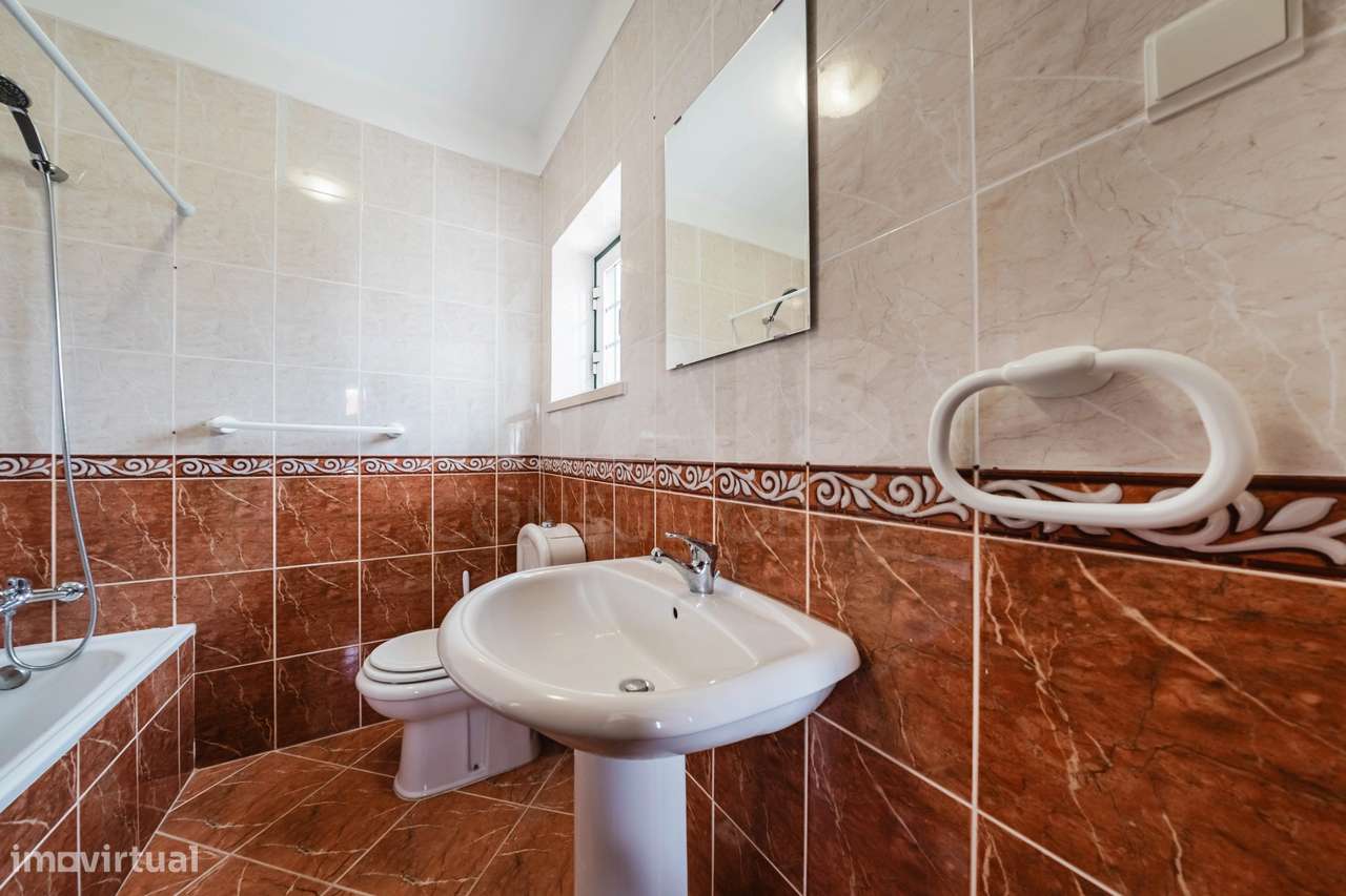 Moradia T4 com Charme em Olho Marinho | 260m² | Lote 734m²-40