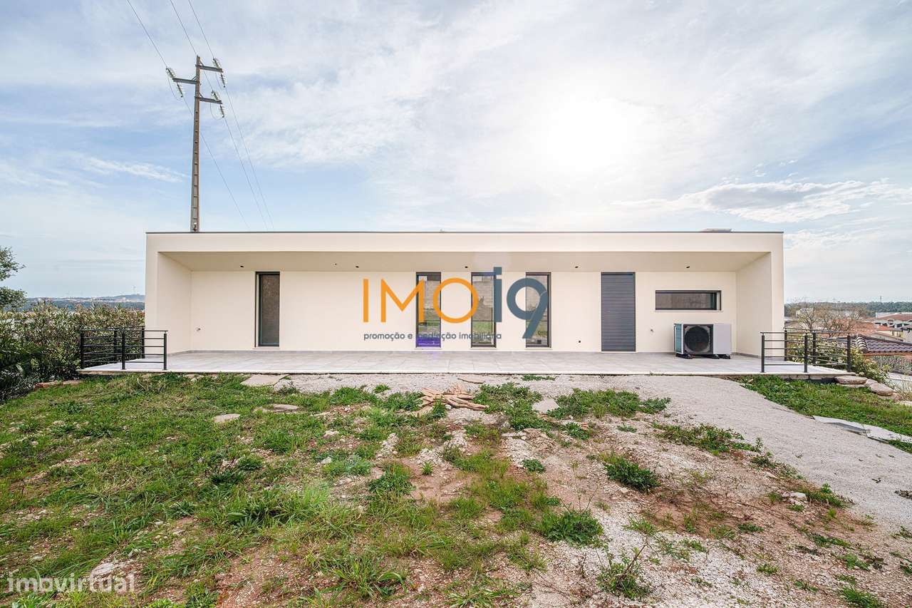 Moradia T4 com Vista Panorâmica em Fátima-48