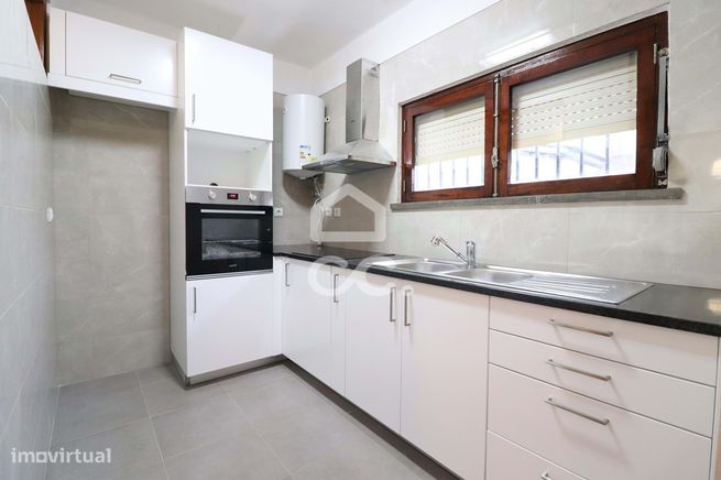 Apartamento T3 com sótão e cozinha equipada no centro do Avelar.-0