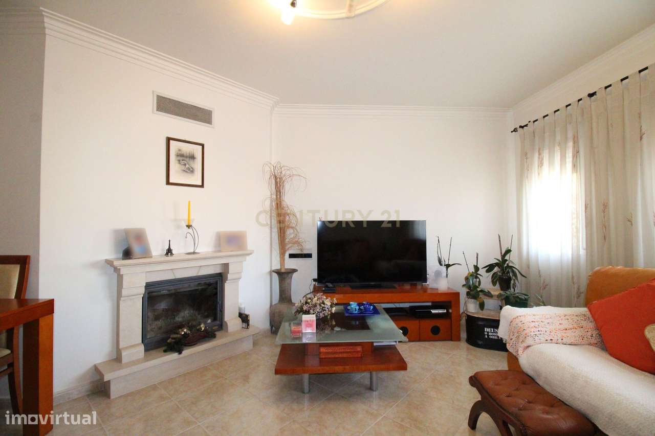 Apartamento T3 em  Santa Marta Do Pinhal com Parqueamento e Arrecadaçã-10