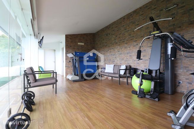 Moradia T5 nos Carvalhais com jardim, piscina e campo de jogos.-19