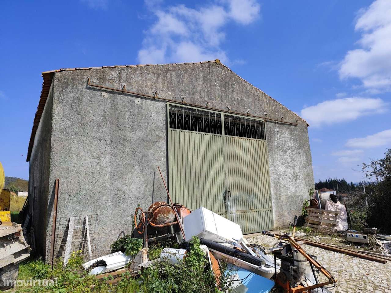 Armazém Amplo com Terreno em Vila Nova de Poiares – 150m2 de Área Cobe - Grande imagem: 3/18