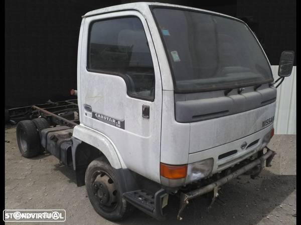 Peças Nissan Cabstar E110 de 2000 (Motor Danificado) - 1