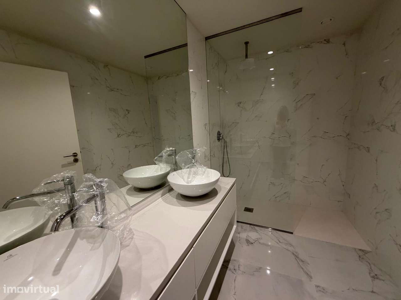 Apartamento T2 Varanda Garagem Pronto Habitar Parque Lavandeira-9
