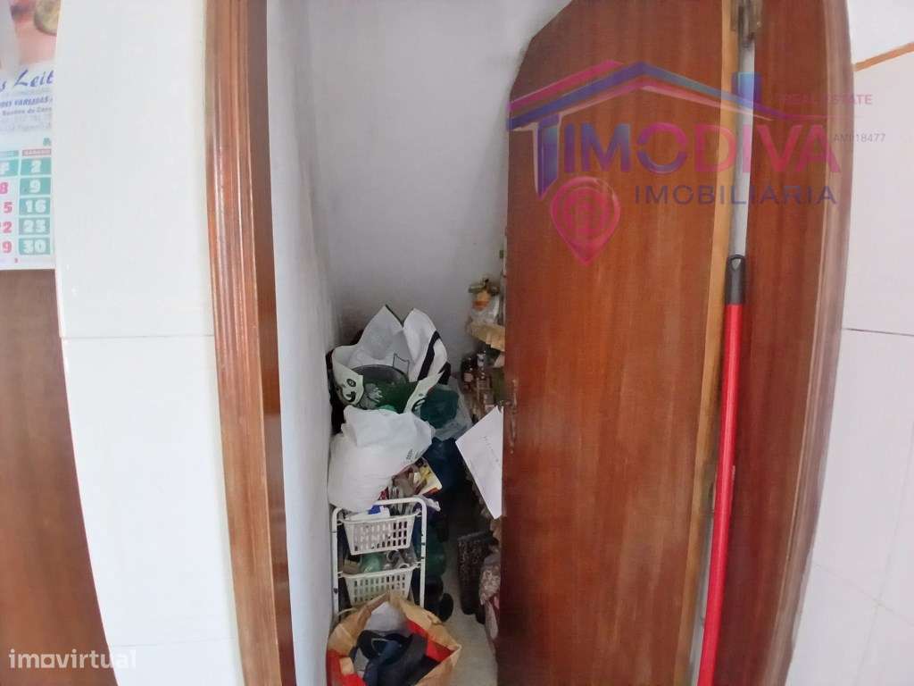 Moradia térrea T4, com churrasqueira e jardim em Arega-45