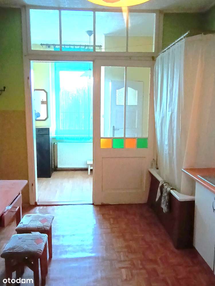 2 pokojowe mieszkanie do remontu na I piętrze + garaż ul. Jaworzyńska-8