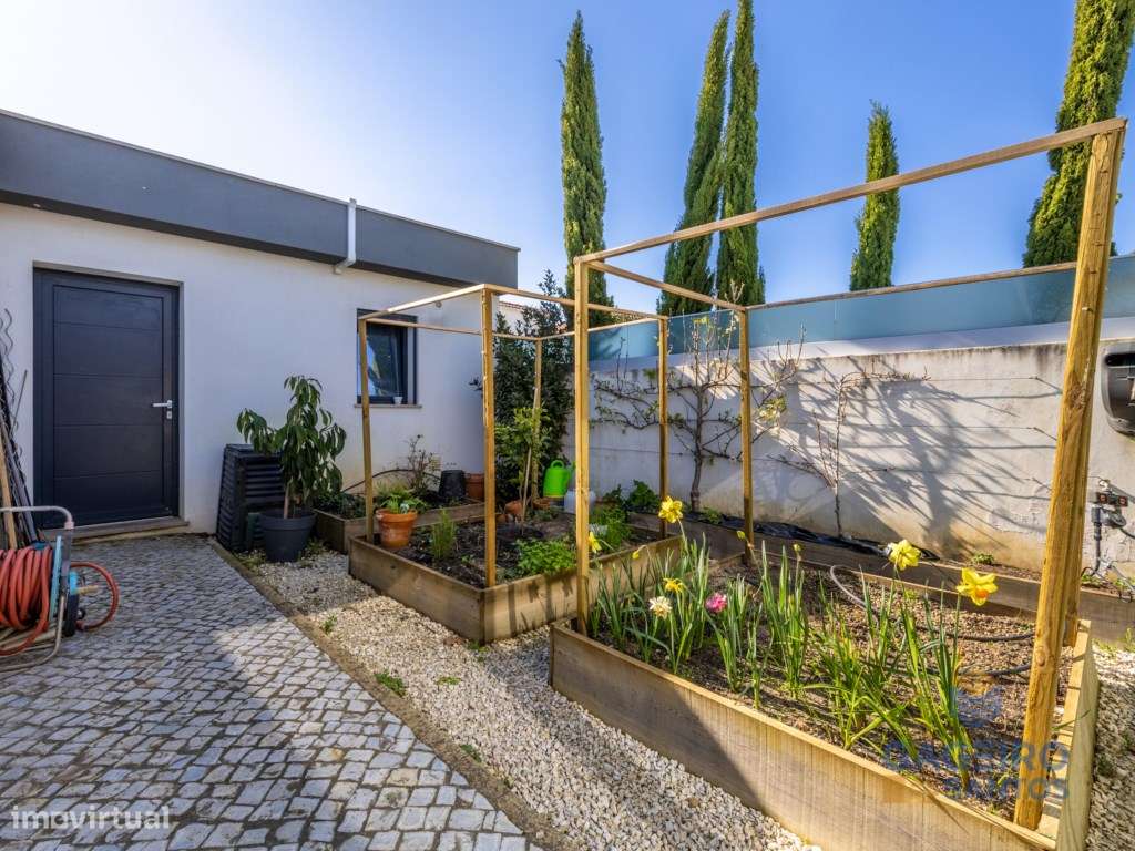 Moradia Térrea T3 Contemporânea com Piscina-41