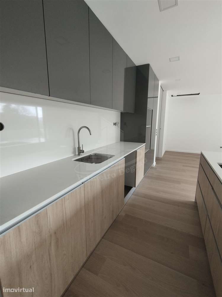 Moradia de 2 pisos com vistas fabulosas-12