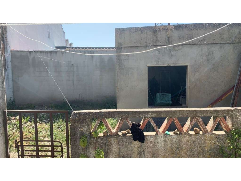 Moradia Térrea com Logradouro - Centro Vila-12