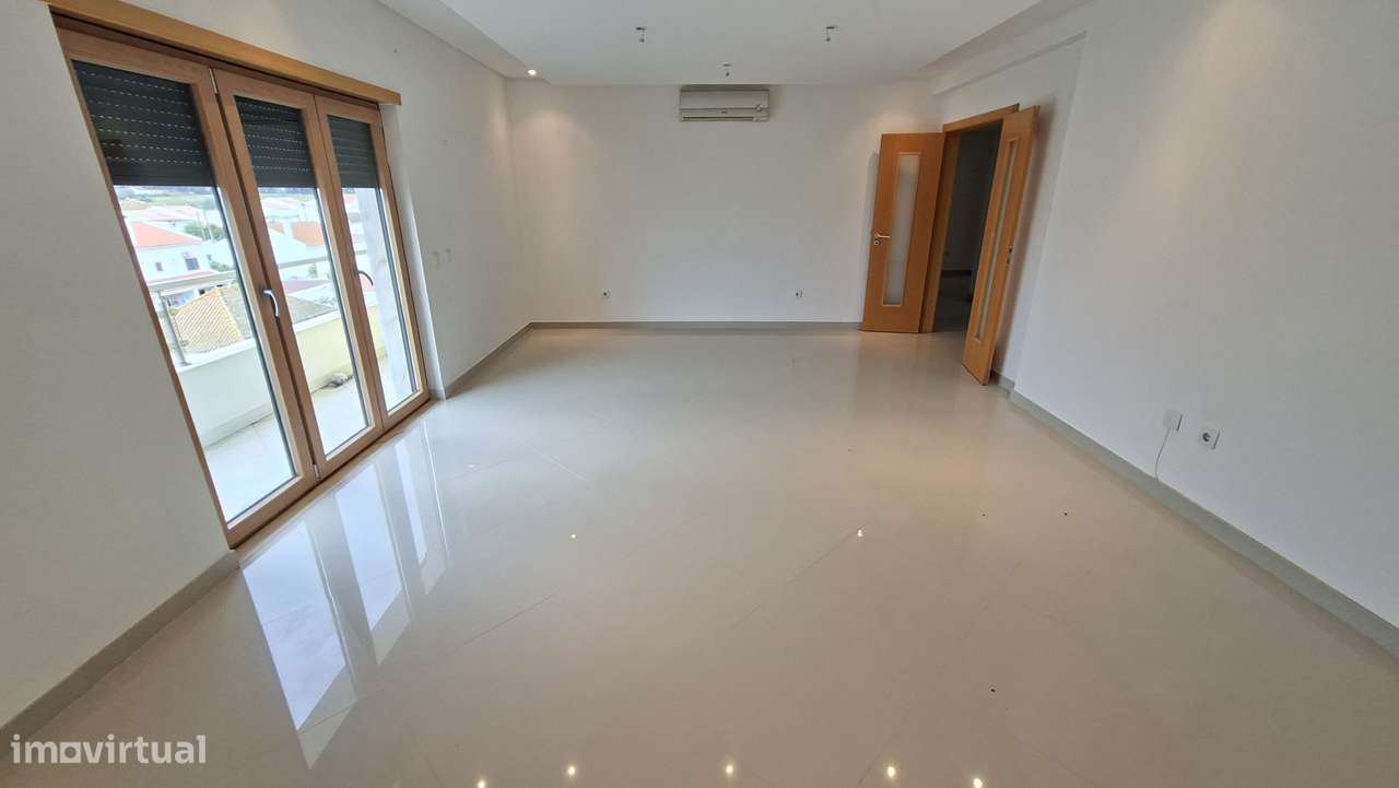Apartamento T4  com 196m2 no Pinhal Novo.-3