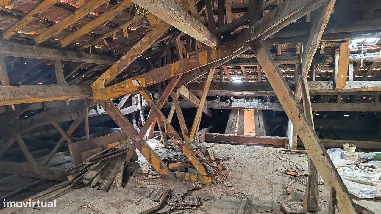 Prédio para Recuperar na Baixa de Coimbra-24