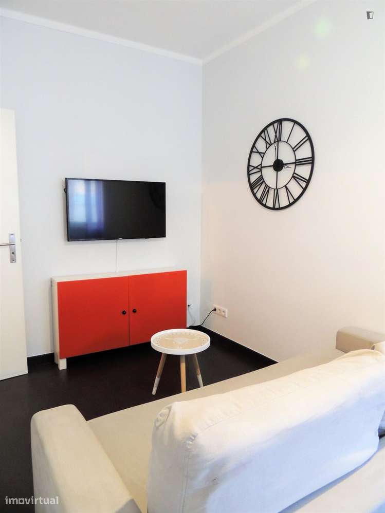 Apartamento com 1 quartos - localizado em Paranhos Porto - Grande imagem: 2/9