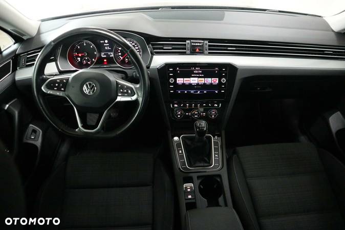 Volkswagen Passat 2.0 TDI EVO Business - 9