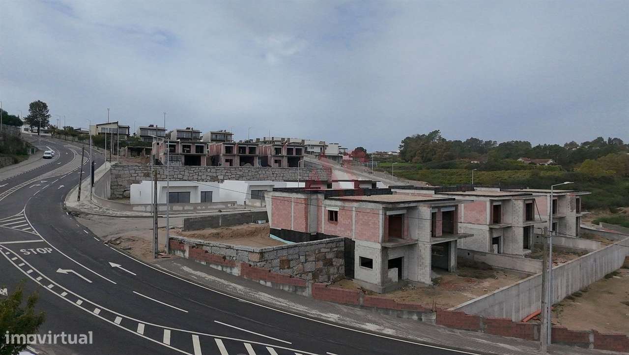 Moradia T3 de RC com piscina em construção em Pias, Lousada - Grande imagem: 4/42
