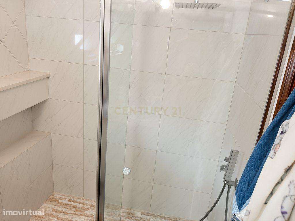 Amadora - Reboleira, apartamento T2 com 94m2, sala com lareira, 2 vara - Grande imagem: 5/14