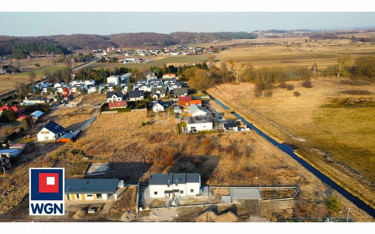 Bliźniak z pompą ciepła i ogrodem w zielonej częśc-7